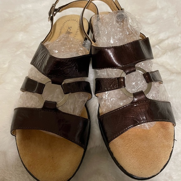 Soft spots Patent leather sandals - Picture 5 of 9